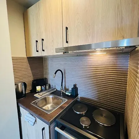 Athilia نِكيانا