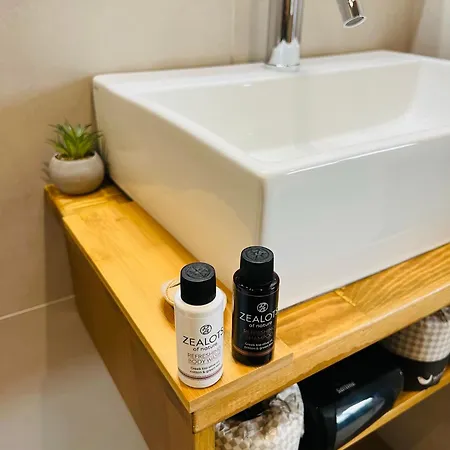 شقة فندقية Athilia 4*